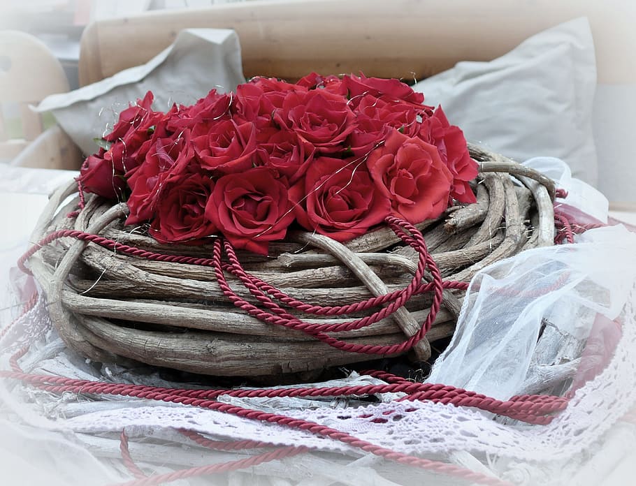 red rose on brown nest, roses, wreath, deco, decoration, romantic HD wallpaper