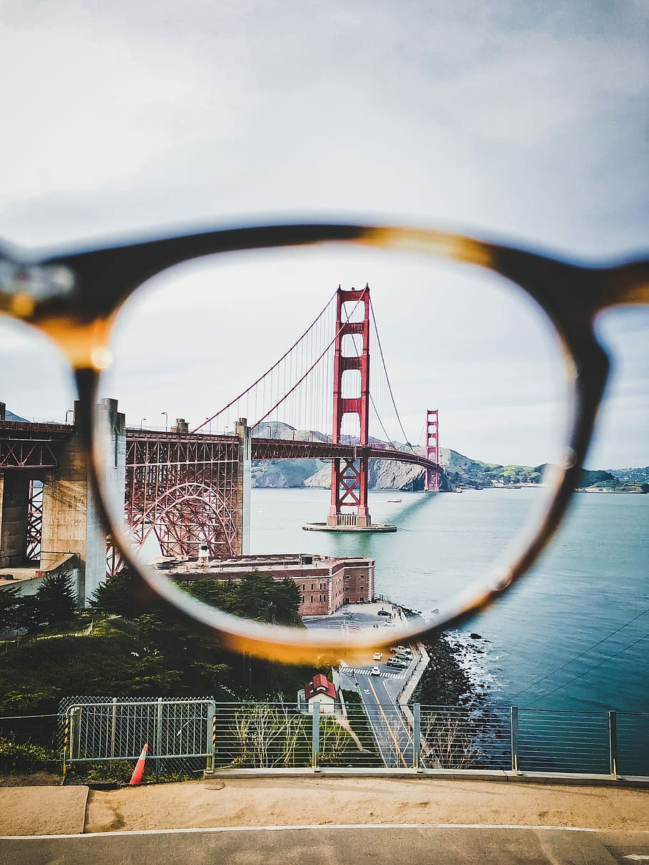 lens photography of Golden Gate Bridge, San Francisco California during daytime, Golden Gate Bridge, San Francisco through right lens of eyeglasses, HD wallpaper