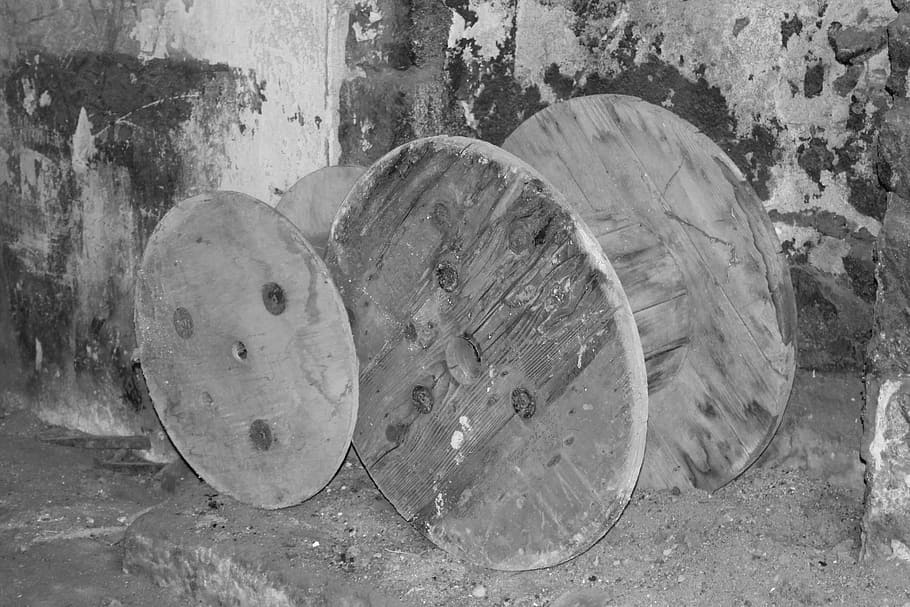 Coil, site, former, indoors, no people, close-up, day, circle HD wallpaper
