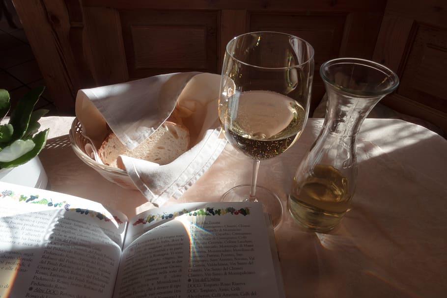 half-filled wine glass, cover, bread, breadbasket, white bread HD wallpaper