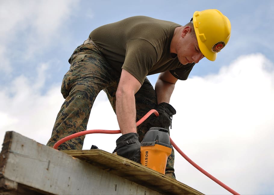 person using power tool on the roof, worker, construction, building, HD wallpaper