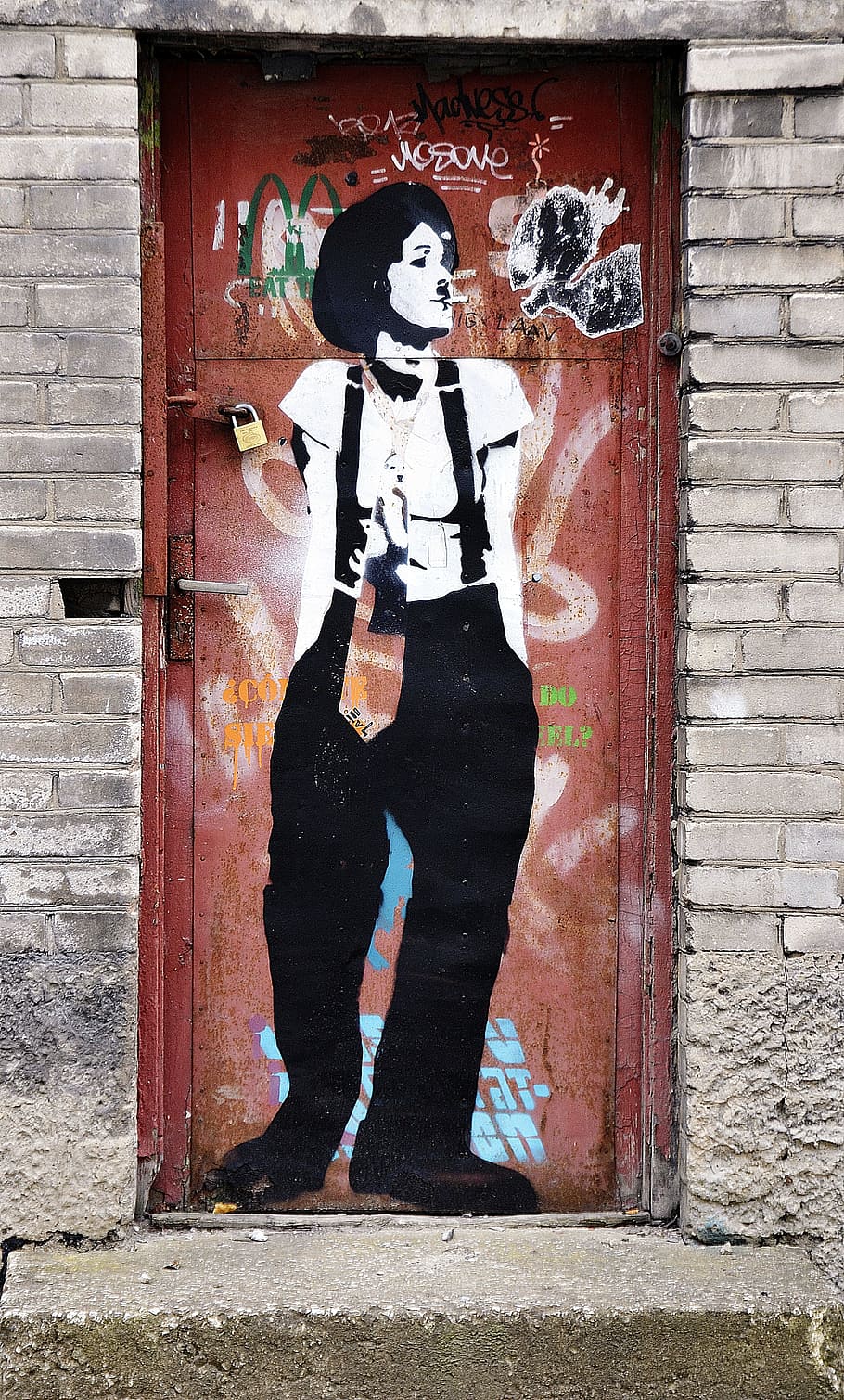 charlie chaplin, lookalike, street, art, graffiti, estonia