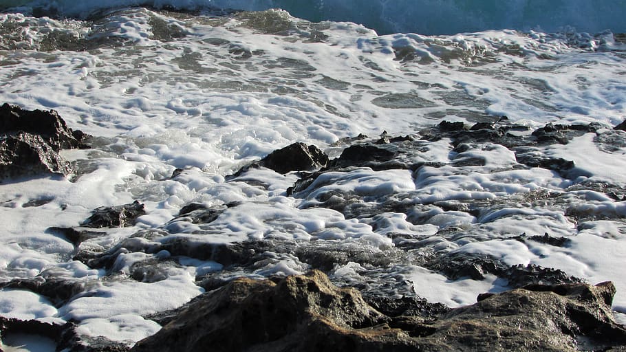 waves, foam, spray, energy, splash, power, motion, action, rock HD wallpaper