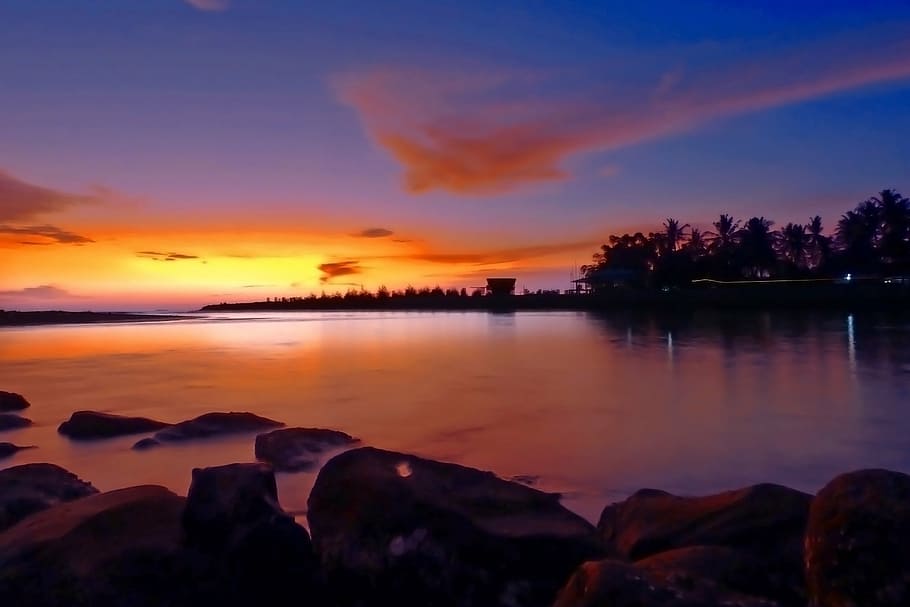 body of water at sunset, beach, rock, sky, landscape, cloud, magenta, HD wallpaper