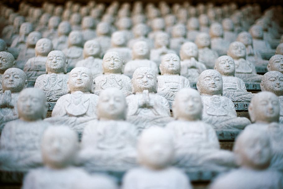 buddha figurine, macro photography of gray figurine, statue, buddhism, HD wallpaper