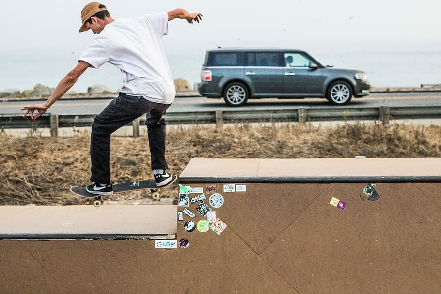 man playing skateboard, man skateboarding, skate boarding, skating HD wallpaper