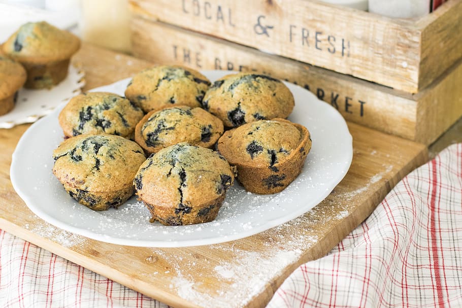 bread, food, plate, table, baked, bakery, baking, berry, blueberry HD wallpaper