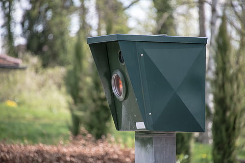 close-up photo of green trail camera at daytime, Blitzer, Speed Control HD wallpaper