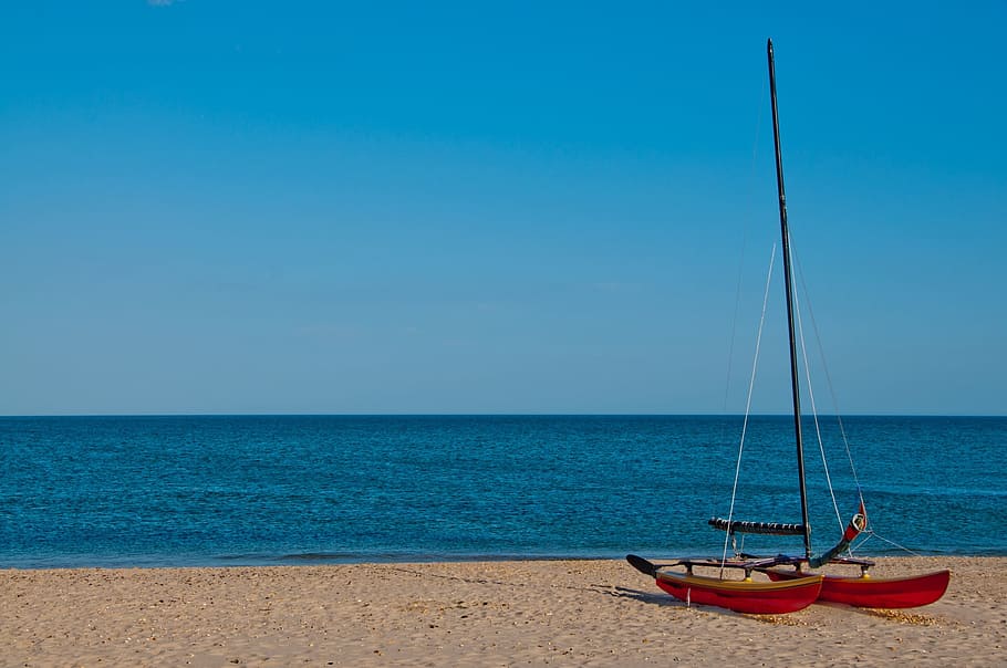 boot, catamaran, sail, holiday, lake, beach, stranded, landed HD wallpaper
