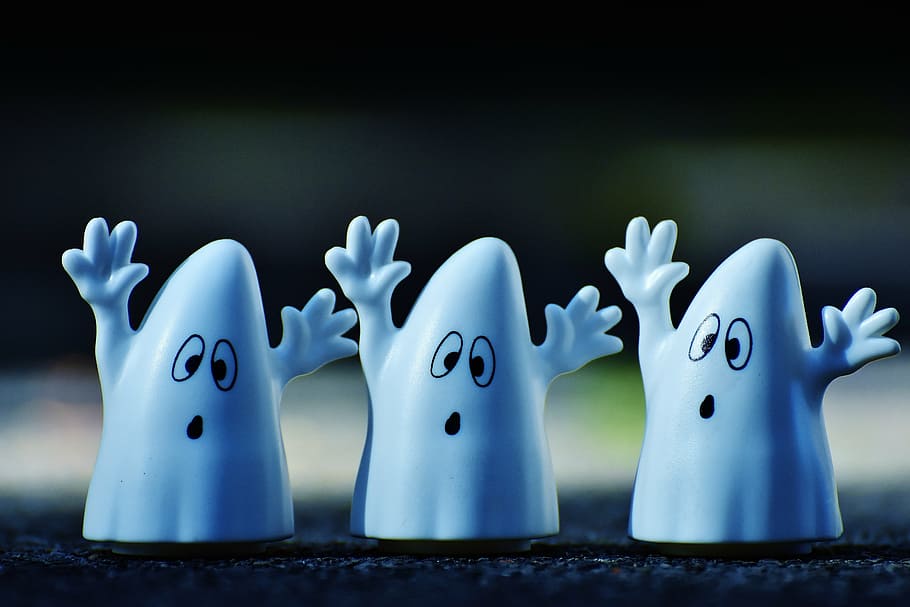 close-up photo of white ghost figurines, halloween, ghosts, happy halloween