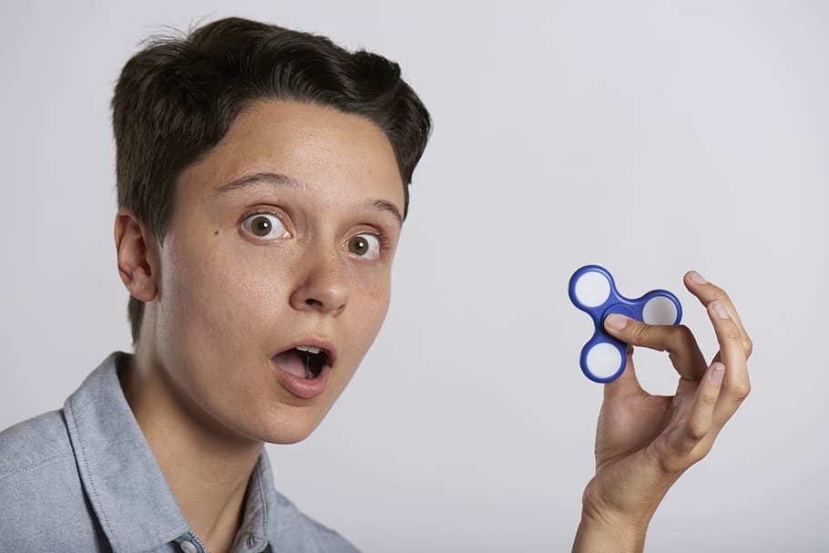 fidget spinner, stress, roller, toy, popular, relaxation, trend HD wallpaper