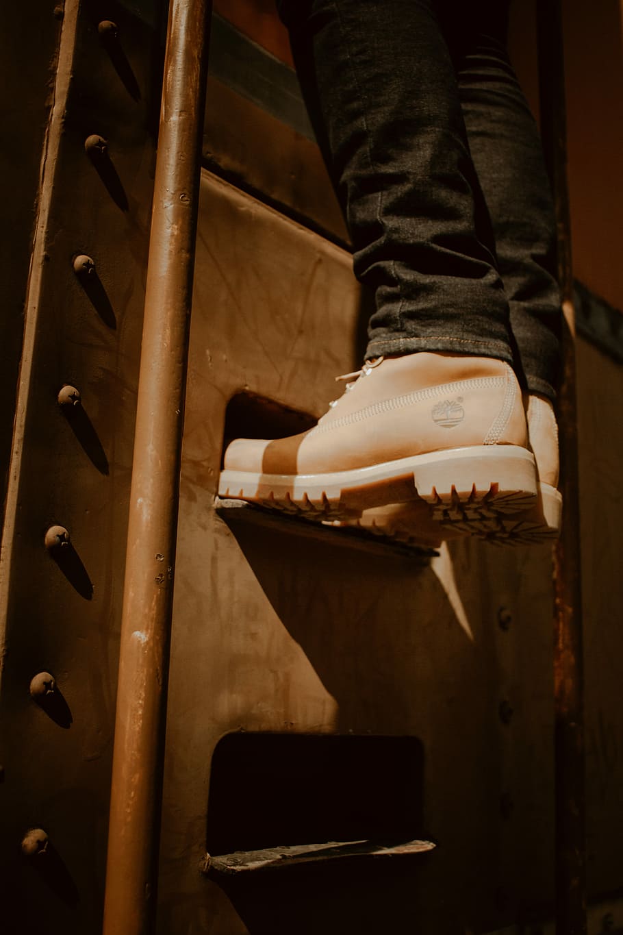 person wearing brown Timberland work boots climbing on stair, person standing on ladder, HD wallpaper