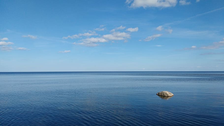 rock on body of water, mar, sky, landscape, beach, clouds, beira mar HD wallpaper