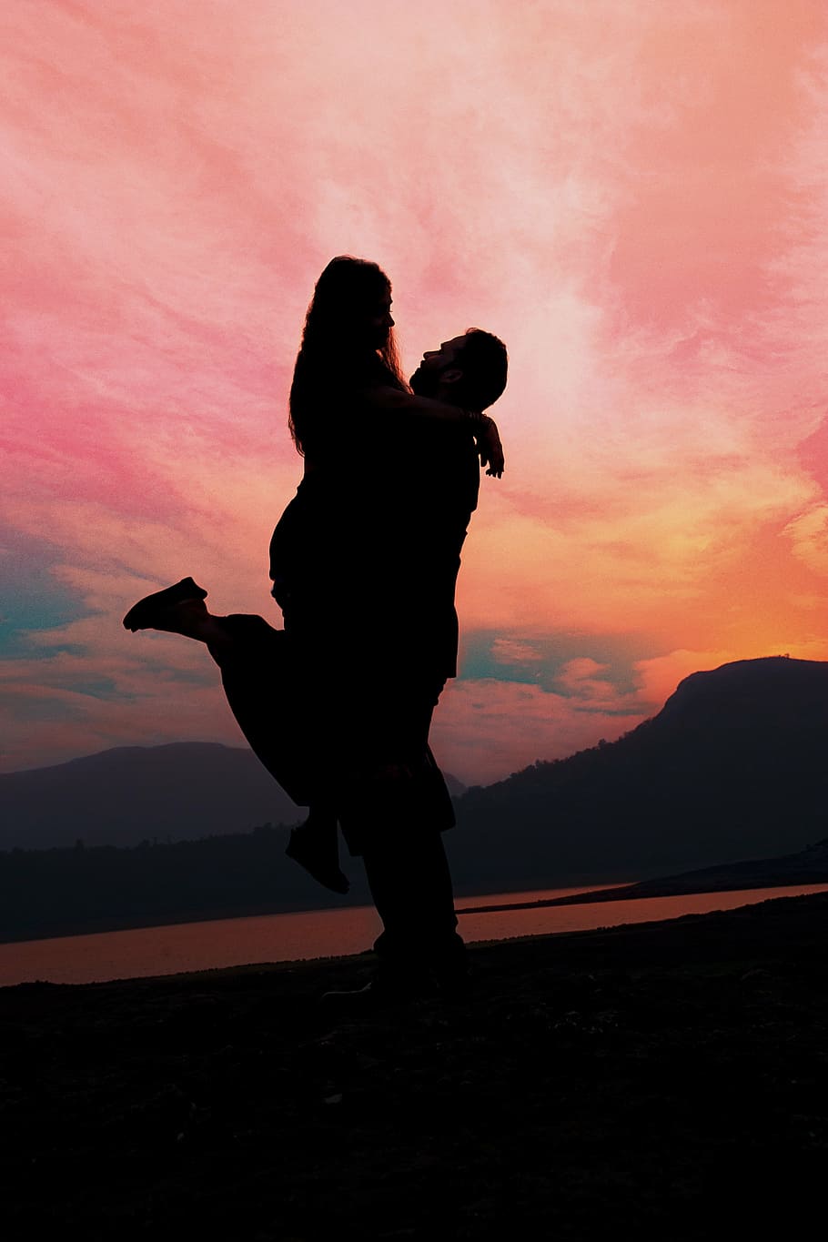 silhouette photo of man carrying woman near mountain, couple HD wallpaper
