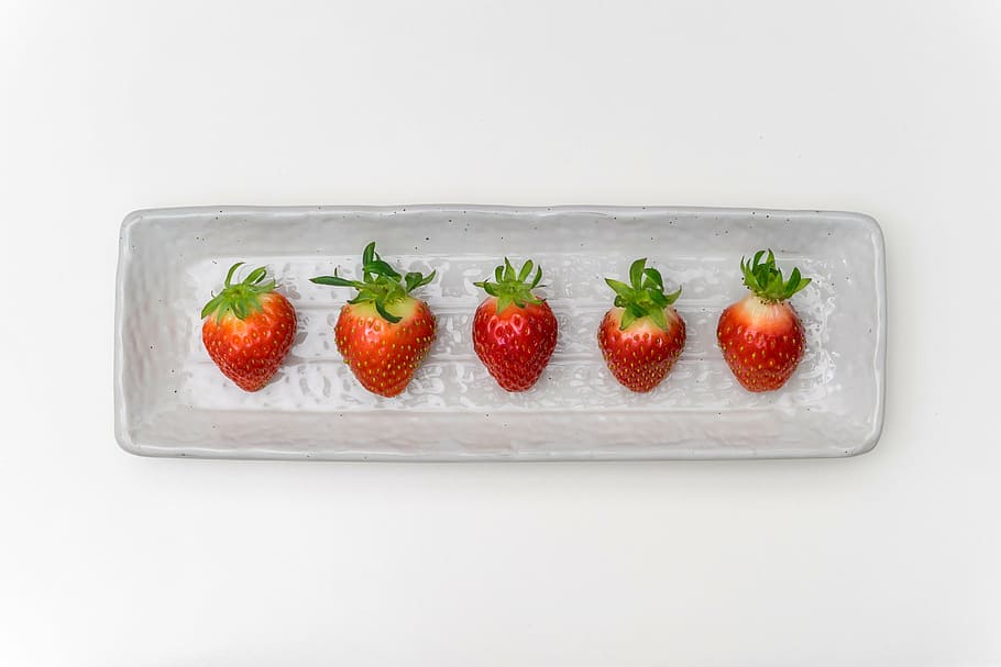 photo of five strawberries with case, strawberry, fruit, vegetables HD wallpaper