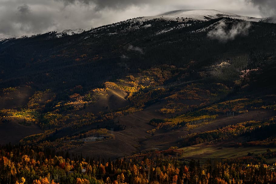 green and brown mountain under gray cloudy sky, nature, landscape HD wallpaper