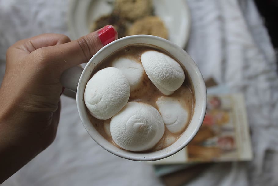cup of latte with marshmallows, chocolate, instagram, human hand HD wallpaper