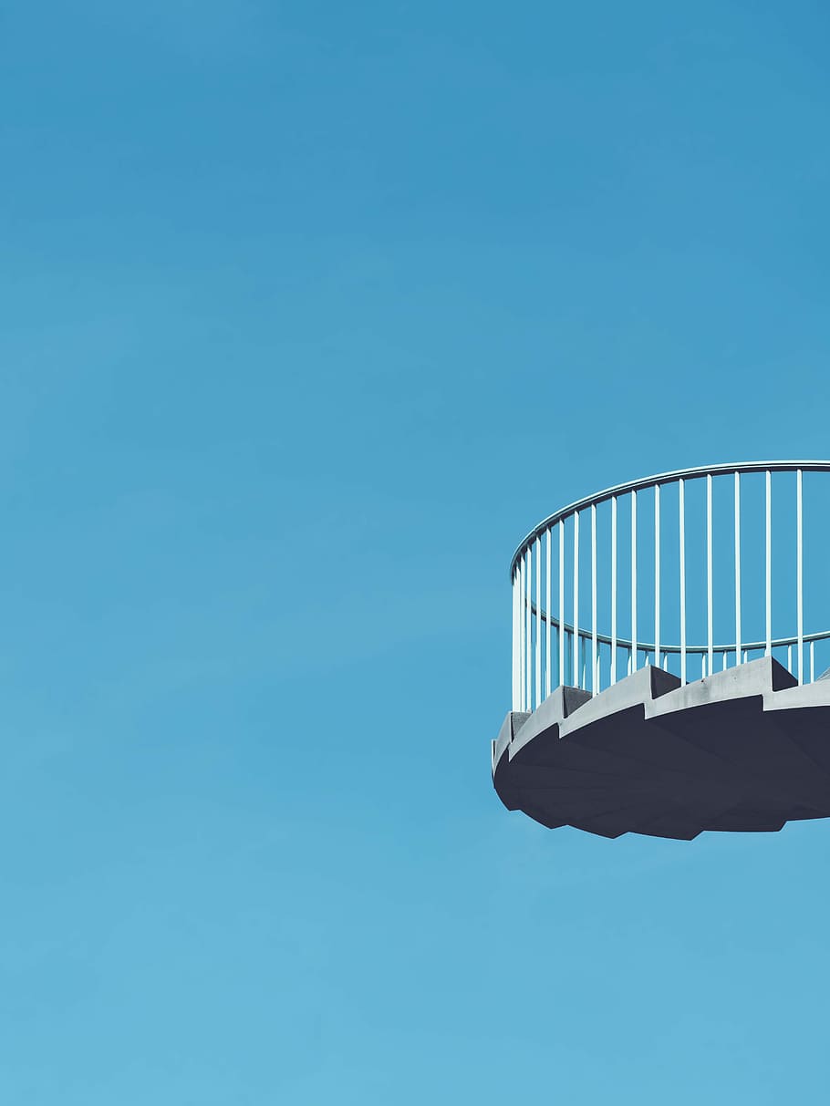 worm's eye view of gray staircase, spiral staircase under blue clear sky during daytime HD wallpaper