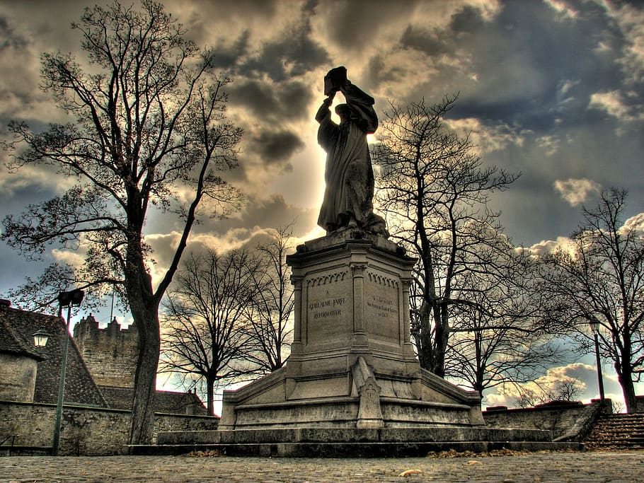 man holding slab above head statue, urban, sky, clouds, evening HD wallpaper
