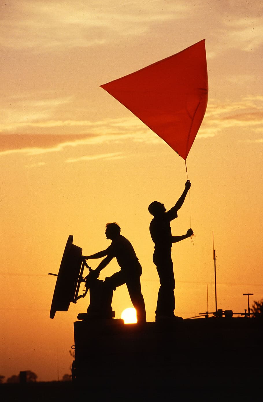 Scientists, Silhouettes, Sunset, radar dish, tracking, insects HD wallpaper