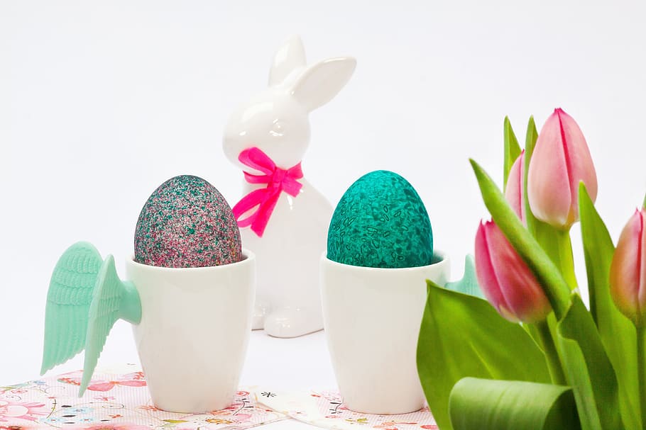 white ceramic rabbit figurine and two gray-and-green egg decors on white ceramic winged mugs HD wallpaper