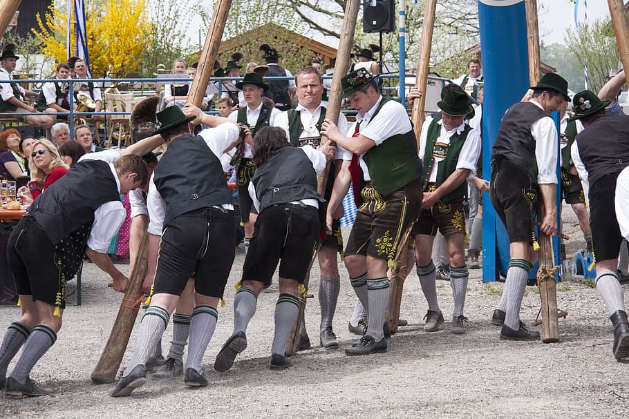 group of men standing on crow beside post during daytime, maypole HD wallpaper