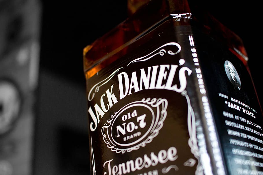 shallow focus photography of Jack Daniel's Tennessee bottle, Jack Daniel's Old No.7 whisky, HD wallpaper