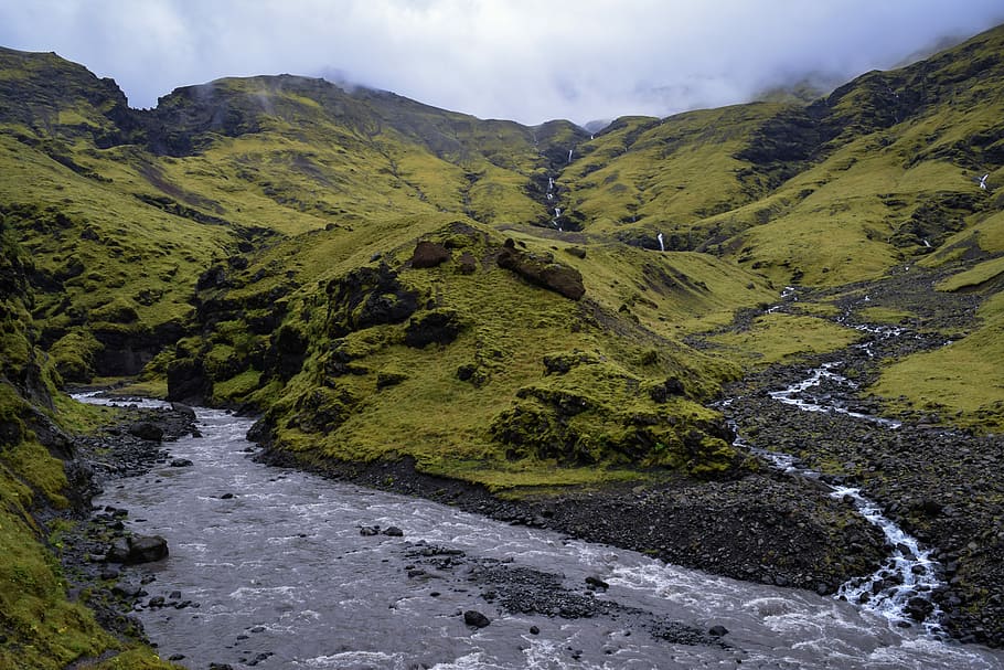 river surround by mountains, river and green mountains under white clouds HD wallpaper