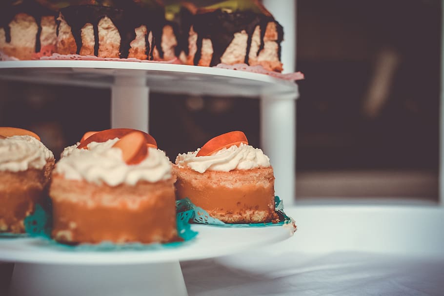 cupcakes, sweets, desserts, icing, cream, cheese, toppers, food HD wallpaper