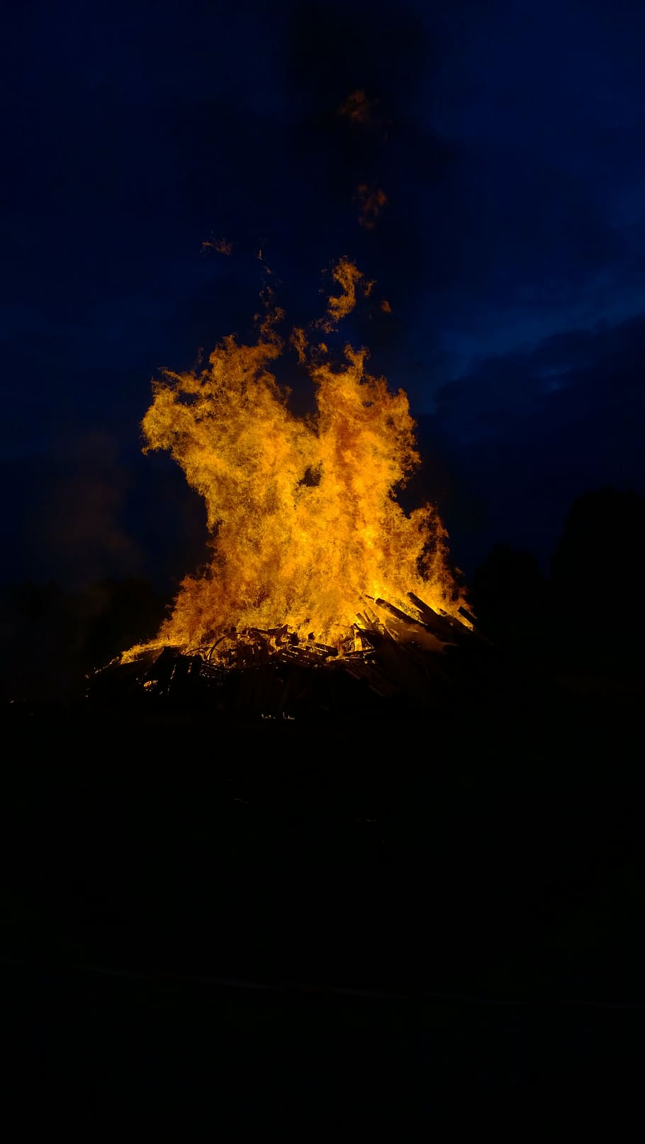 fire, midsummer, barrier tape, blaze, solstice, summer solstice HD wallpaper