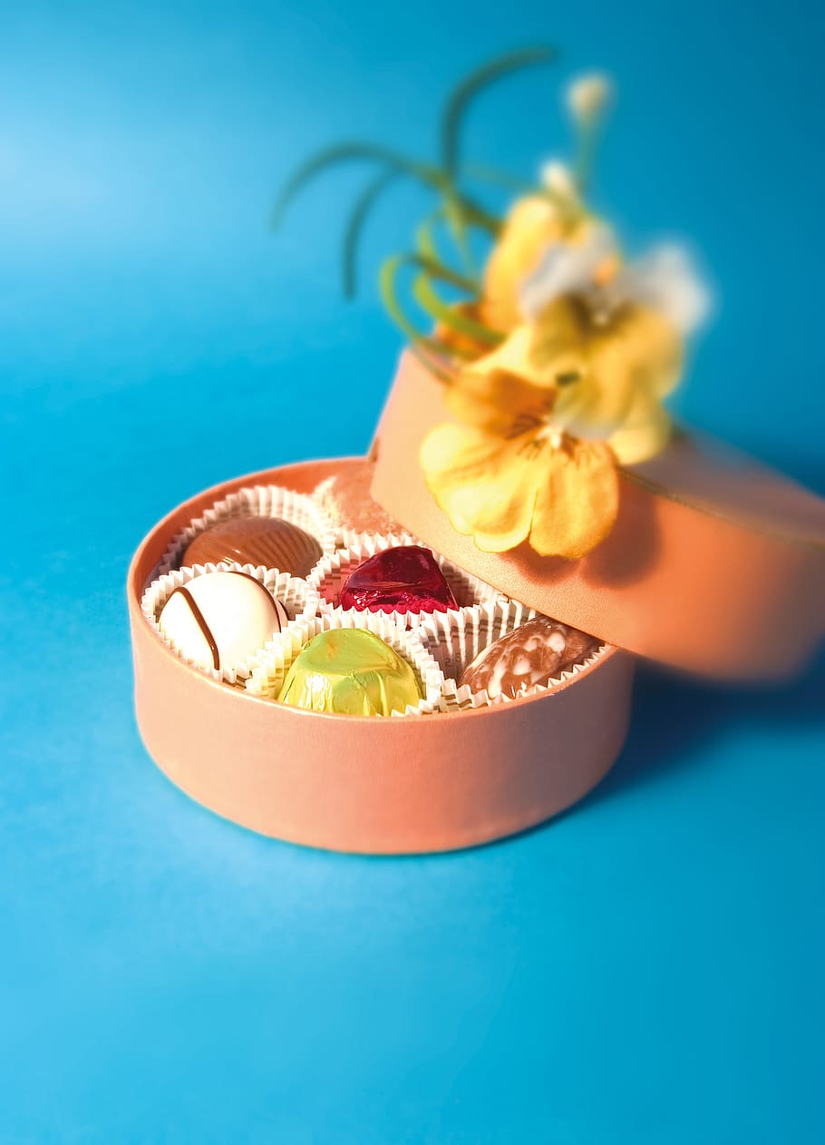 chocolates, box, sweets, gift, close-up, selection, food, edible HD wallpaper