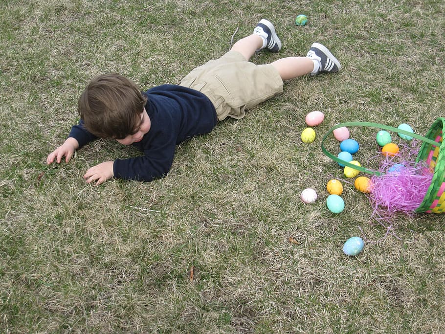 boy probing on grass, falling, easter, mess, easter basket HD wallpaper