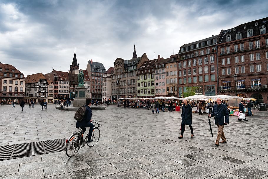 people walking and standing beside buildings, Place Kléber, Strasbourg, HD wallpaper