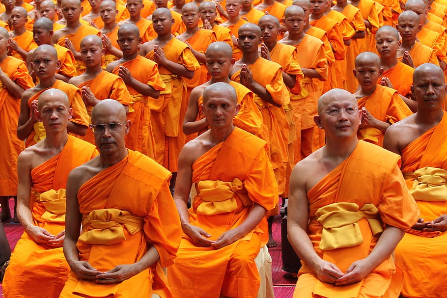 monks kneeling outdoor, Buddhists, Elderly, Old, sitting, bald HD wallpaper
