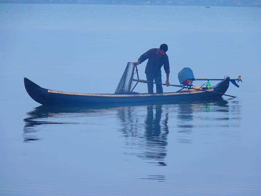 fischer, boot, fishing, catch fish, man, india, kerala, water HD wallpaper