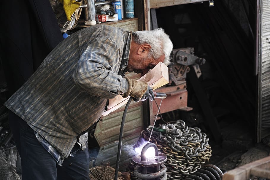 source, garage, to fix, man, male, old, worker, scrap, daniel HD wallpaper