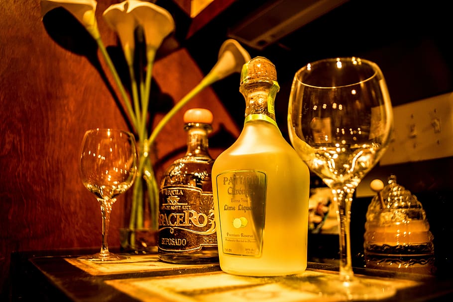 two long stem wine glasses beside bottles on table, tequila, margarita, HD wallpaper