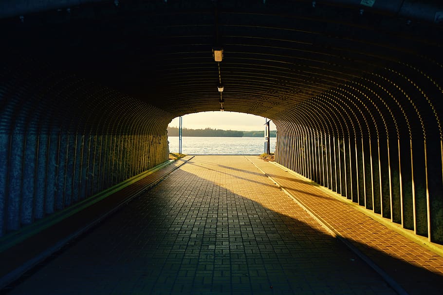 empty hallway with some part with sunlight, tunnel, bridge HD wallpaper