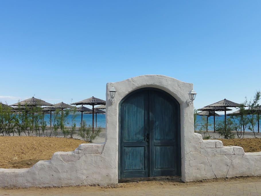 black wooden door, beach, sun, screens, nature, wall, sand HD wallpaper