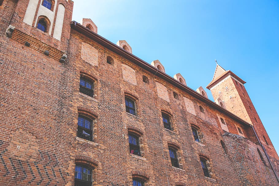 windows, castle, wall, bricks, red, orange, old, old-fashioned HD wallpaper