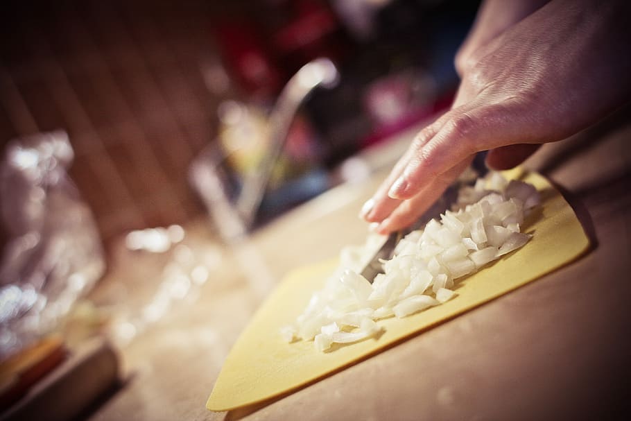 Slicing Onions in the Kitchen, cooking, food, human Hand, food And Drink