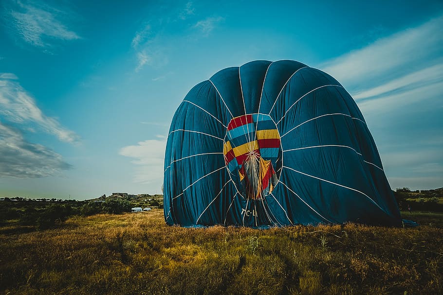 hot air balloon on outdoor, blue hot air balloon landed on grass field HD wallpaper