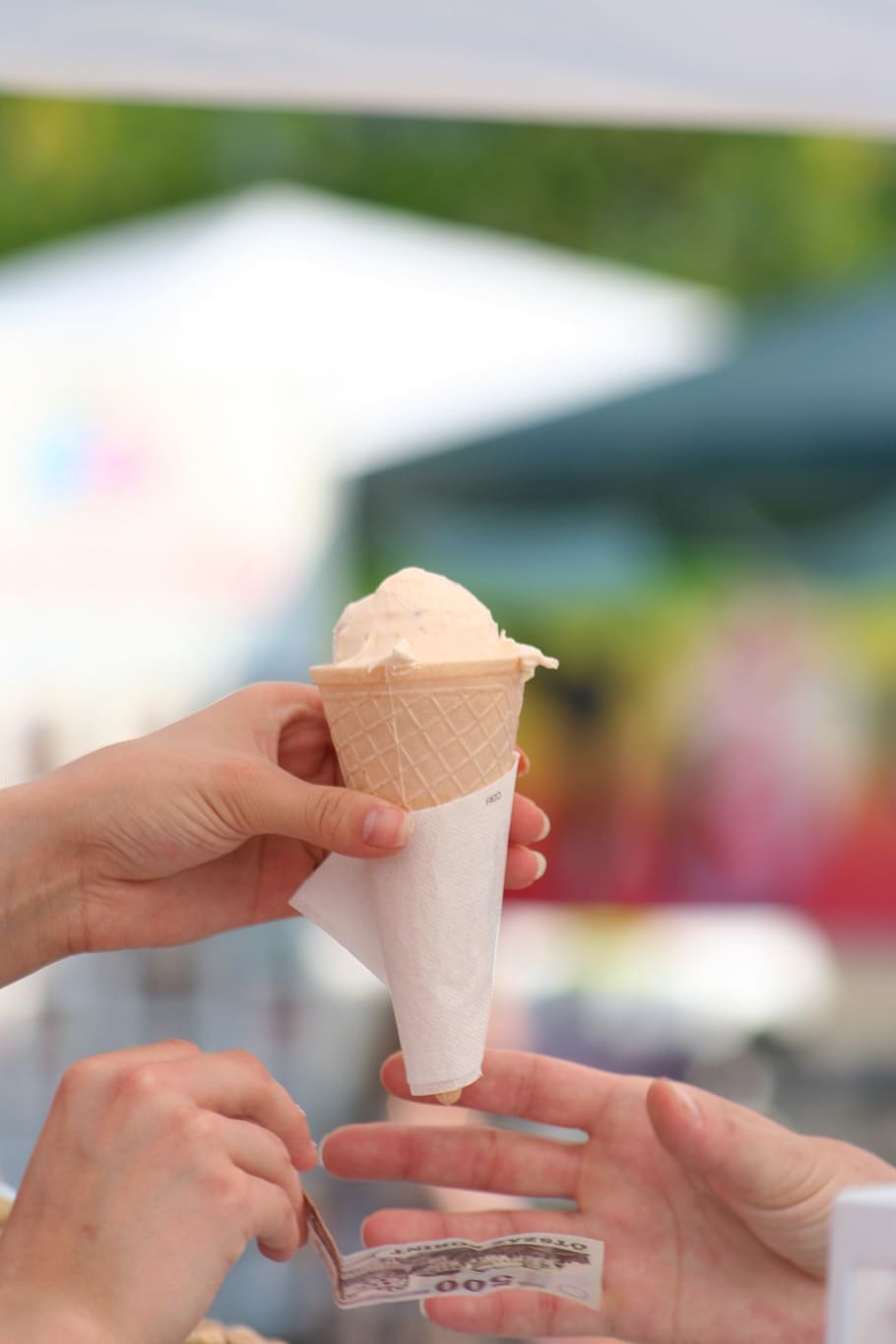 funnel, vanilla, ice cream, human hand, frozen, sweet food HD wallpaper