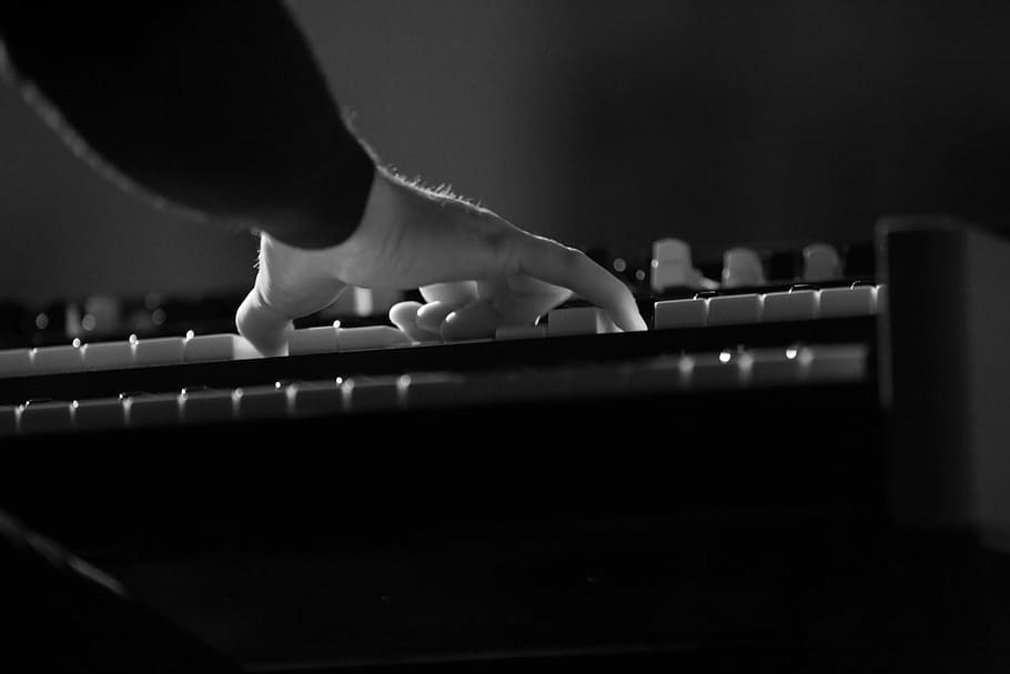 person playing electronic keyboard in grayscale photography, person playing keyboard grayscale photography HD wallpaper