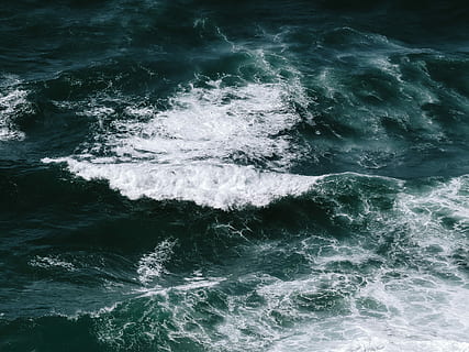 body of water, water waves during daytime, sea, rough, dark, stormy HD wallpaper