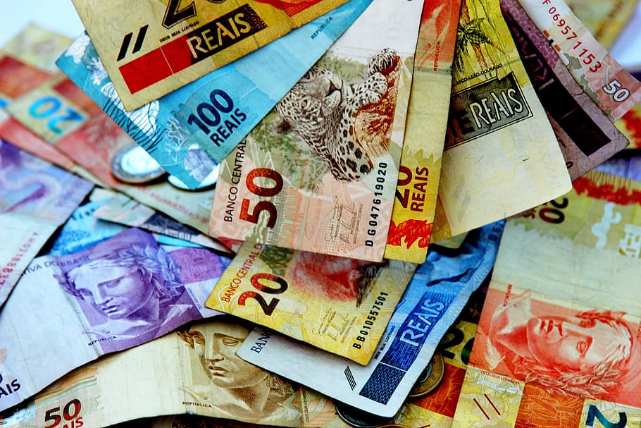 closeup photography of banknotes, ballots, money, real, brazilian currency