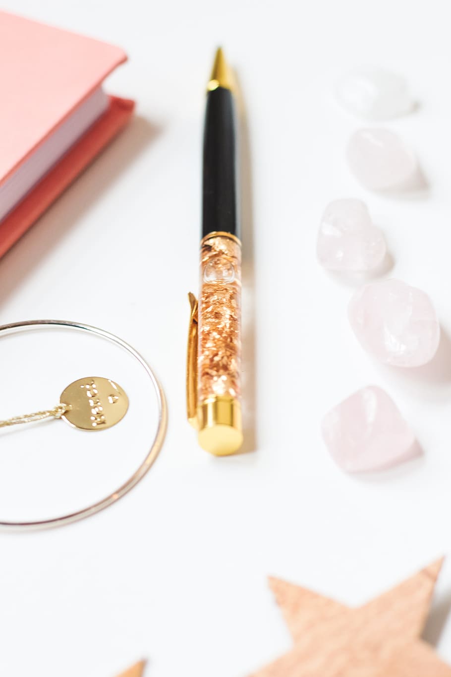 Gold and Black Click Pen, bracelet, close-up, color, composition HD wallpaper