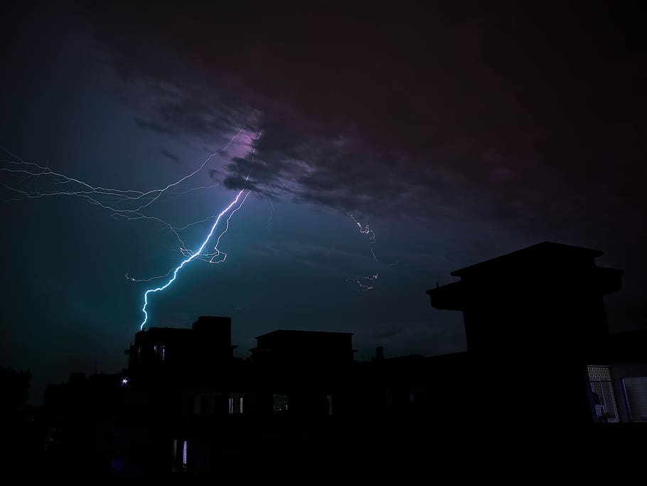 low light photography of thunder, silhouette photo of house with lightning strike HD wallpaper