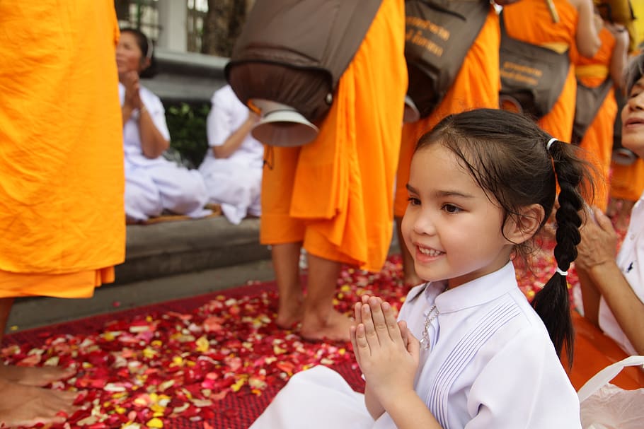 thailand, girl, buddhists, monk, walk, rose petals, tradition, HD wallpaper