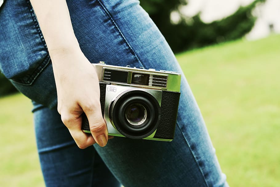 person holding camera, old camera, nostalgia, photo camera HD wallpaper